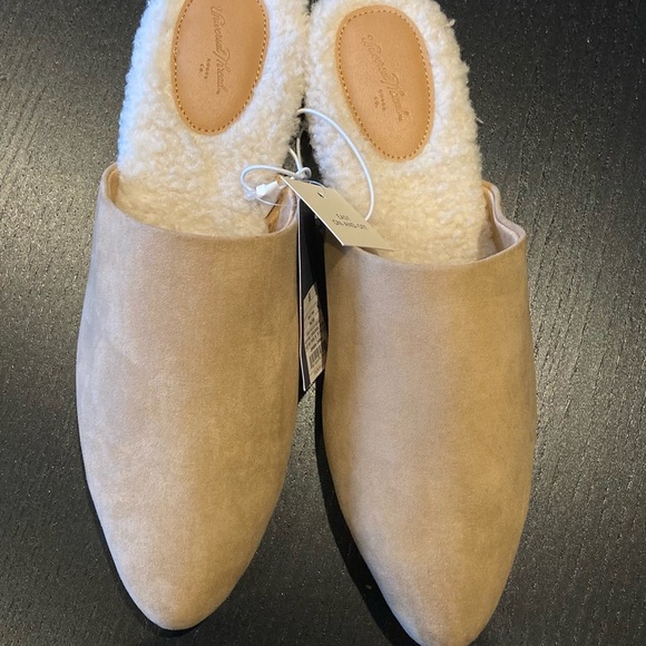 Universal Thread Tan Suede Women's Flats - Picture 2 of 8